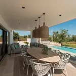 Maxima فيلة كاروفينيو